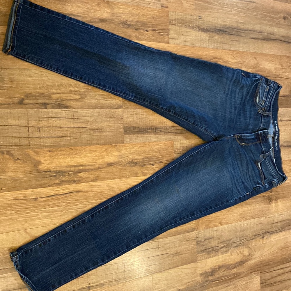 Old Navy Curvy profile mid rise size 6 short straight leg barely worn